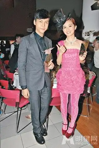 陈伟霆与阿sa两小无猜 双方澄清感情无变_技点网