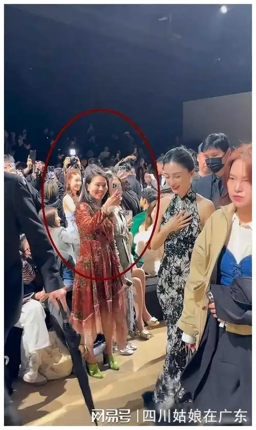 娱乐圈有多残酷这一夜在出席上海时装秀的杨颖身上得到了验证