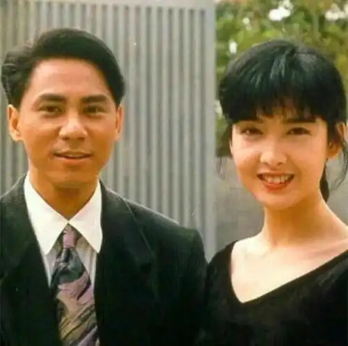 原创60岁黄凯芹近照显年轻与周慧敏好可惜为何说在乐坛被低估