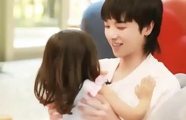 有一种"谋算"叫张碧晨和华晨宇!孩子4岁了,才明白这盘大棋!