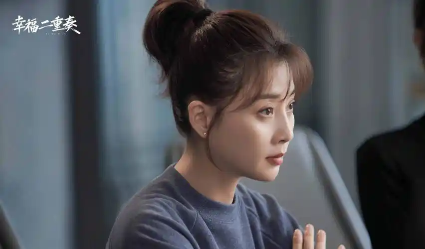 《幸福二重奏》剧照但我们仔细回看殷桃出道的这二十年里,是一个高开