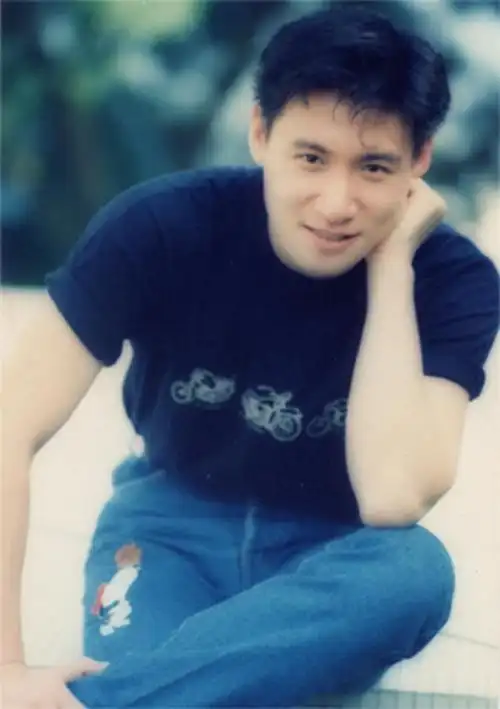 "一代天后"陈慧娴:为一首歌与梅艳芳公开开撕,主动献吻张学友