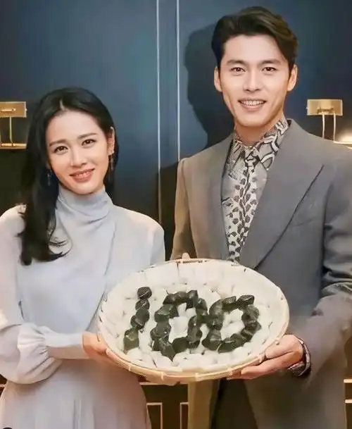 玄彬一家三口同游日本孙艺珍单手插兜又美又飒同穿情侣装好甜蜜