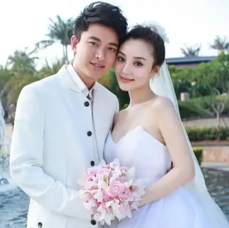 【图】李小璐老公贾乃亮结婚照曝光 婚宴现场美翻了