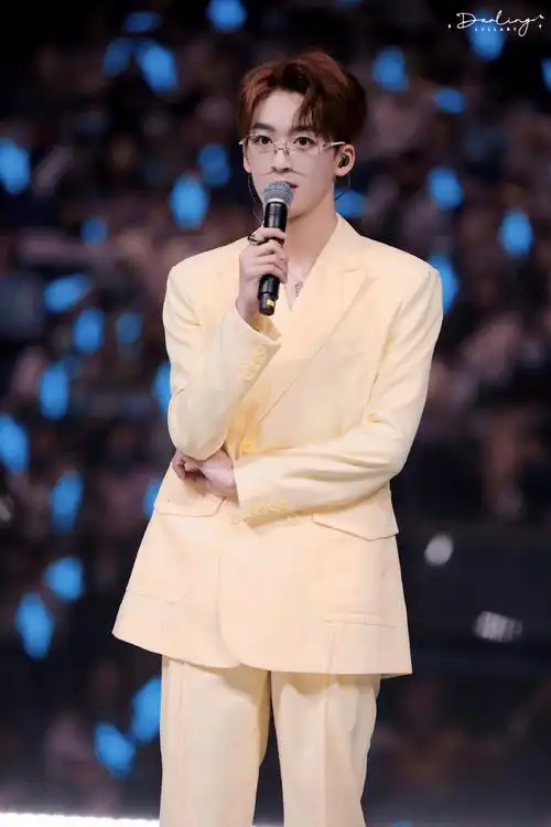 何洛洛粉丝无人机应援