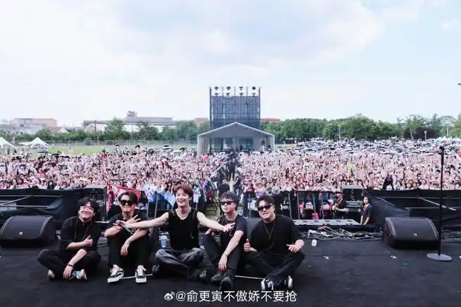 今天成都#热浪飞行音乐节#真的太嗨了,被大家的热情感染,表演起来也