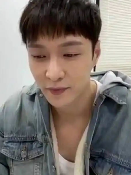 张艺兴  #张艺兴lauv新歌rb2u#张艺兴资讯台的微博