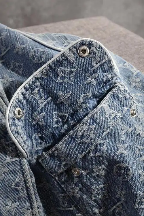 点此购买 lv女款老花牛仔夹克外套 诱160908