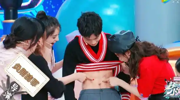 马伯骞露腹肌引高秋梓尖叫 赵天宇露腹肌却遭金靖和大s吐槽