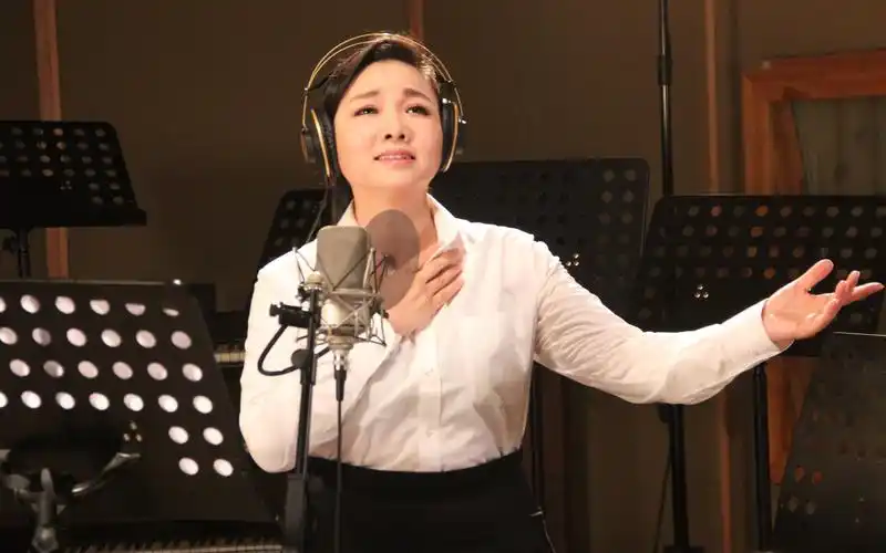 解放军文工团女高音歌唱家020202国家一级演员王莉老师为音乐剧