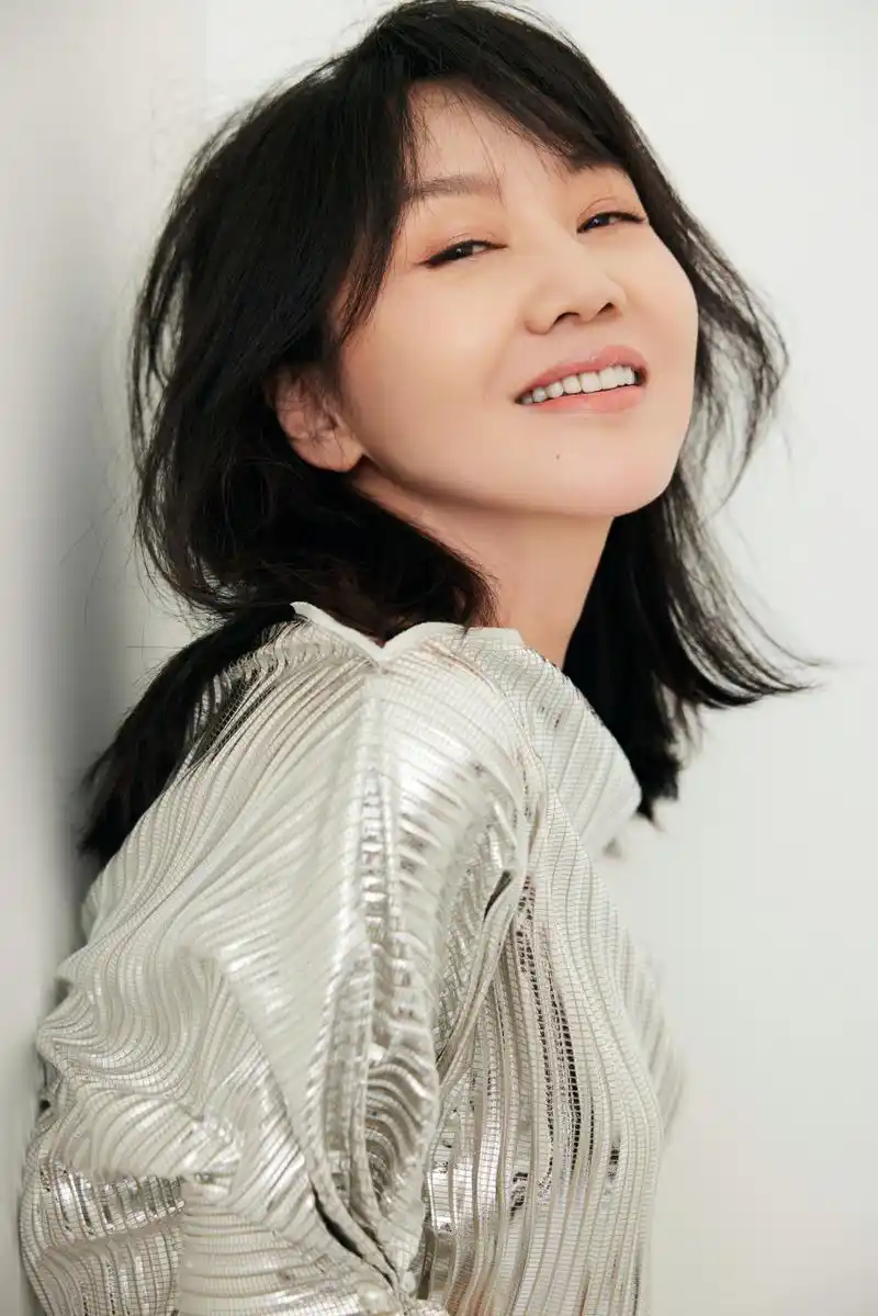 闫妮##电影学爸# 借你一束光,闪耀那些需要照亮的前方[心][心][心]