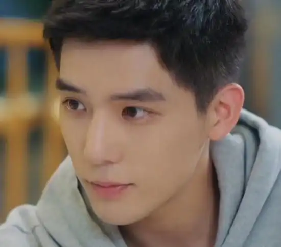 《陪你逐风飞翔》虽然电视剧也受到了很多的吐槽和质疑,但开播以来所