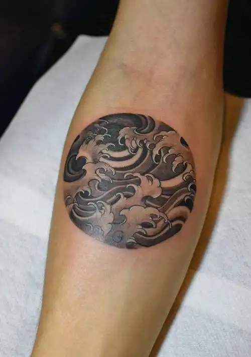 老传统浪花纹身图片_手部老传统浪花板雾纹身图案