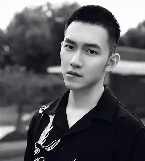 渐变栗子头发型,韩式流行的短发加入渐变,整个更高级