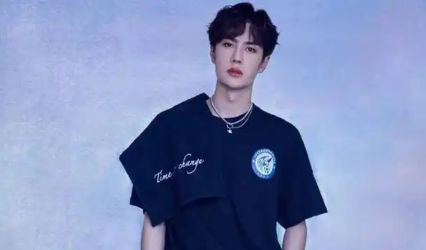 王一博掌厨像接生,菜糊了水在电磁炉上沸腾行为危险,被吓出颤音_大厨