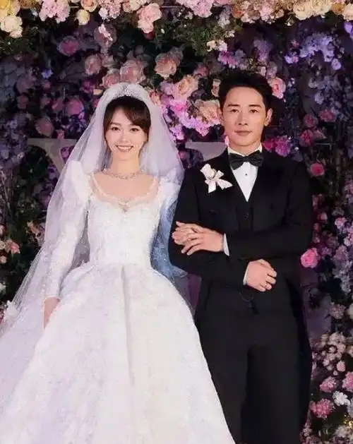 唐嫣在采访中曾透露道:我和罗晋在一起半年,他提了6次分手!