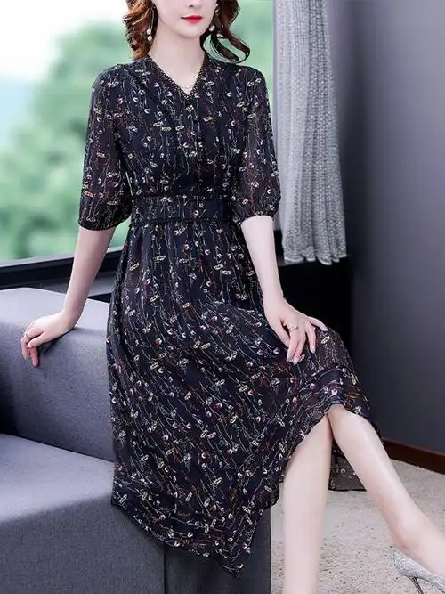 贵妇人今年流行的连衣裙子大码女装高贵中年妈妈夏装碎花裙雪纺女