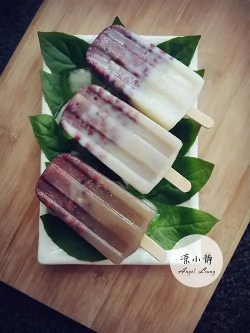 红豆洗净,提前浸泡4小时,天气热,中途注意换换水.