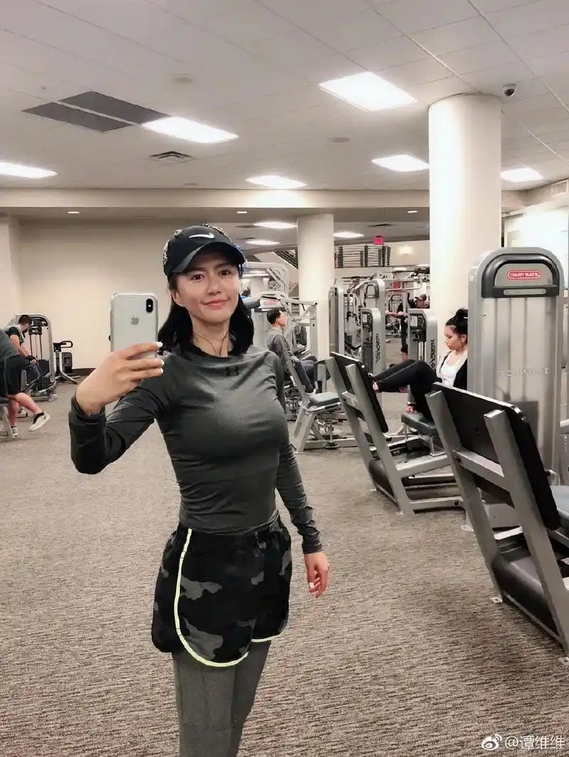 谭维维晒出货真价实的8块腹肌,还有1周瘦6斤的减肥食谱