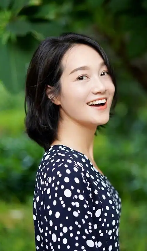 从"浙江台柱"到二线女演员,一句"骚凹瑞",被网友怼出主持界