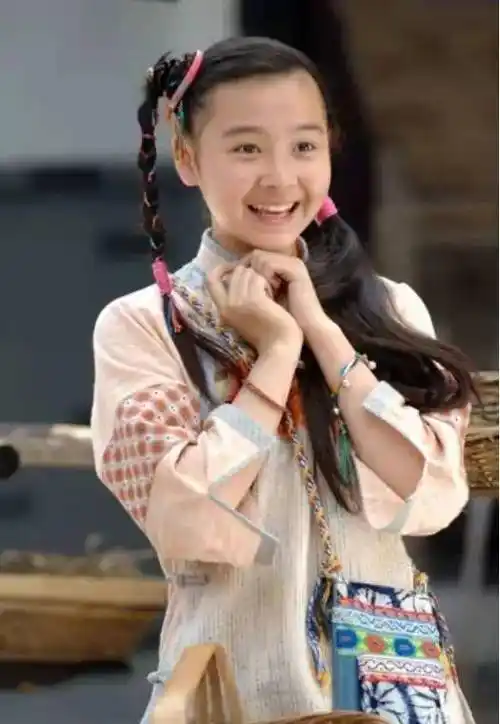 杨丽晓,在《少年包青天3》中饰演小狸,如今逆袭美得不可方物