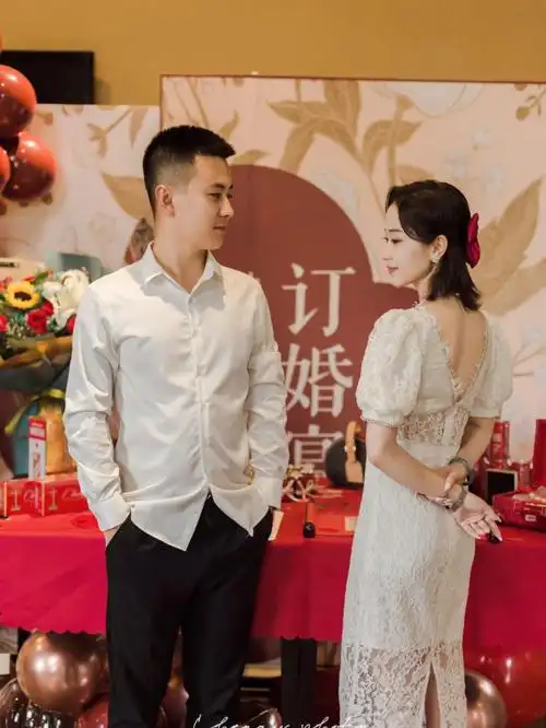 被这对新人惊艳到啦赞爆朋友圈的订婚跟拍