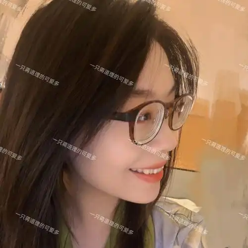 小时候总以为"丑"是因为啤酒瓶底眼镜,其实,小时候摘了眼镜也只有可爱