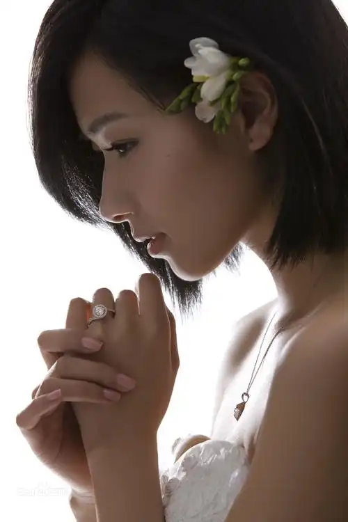 万茜生活写真照-明星库-中国时尚网