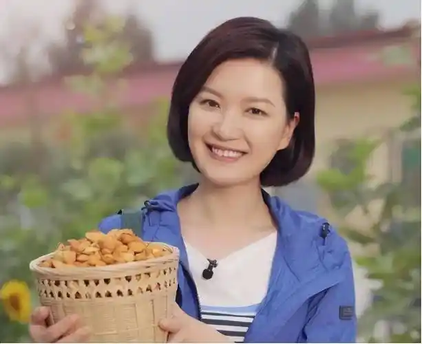 知名主持陈蓉曝近况,被黑后回老东家做幕后,嫁海归老公儿女双全_东方_