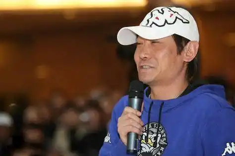 那英儿子高兴:被父亲分手留下阴影,母亲再婚后继父治愈他的半生_高峰