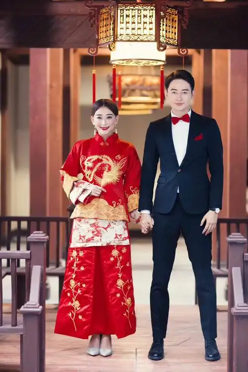 新娘穿秀禾服新郎穿西装搭配吗
