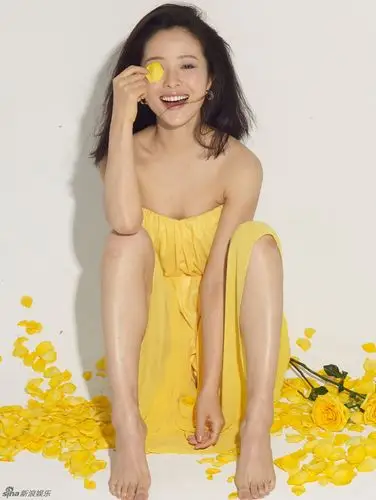 组图:江一燕清丽迷人登封面 悦动舞姿妙趣横生_高清图集_新浪网