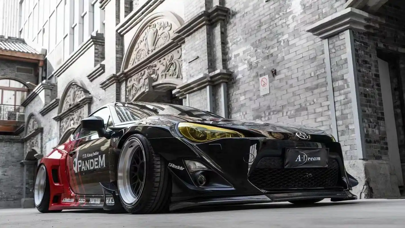 阿呆车服·漆面改色膜——丰田86经典红与黑拼接_搜狐汽车_搜狐网