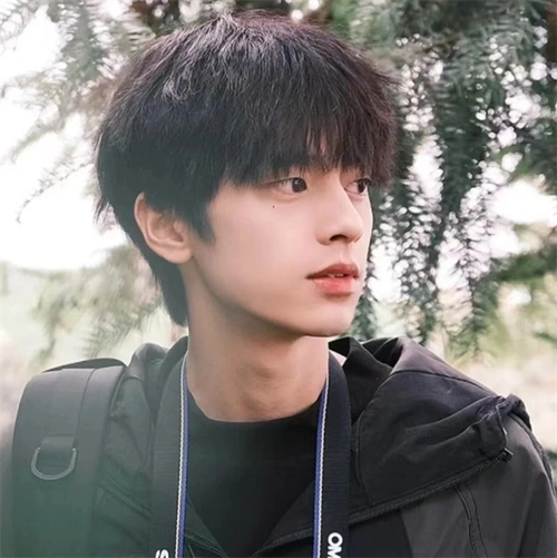 碎盖头,少发量男生适合的短发,清爽利落好打理.