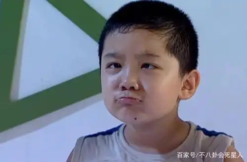 尤浩然小时候算得上是可爱,但是长大后颜值画风明显跑偏,考了三次还