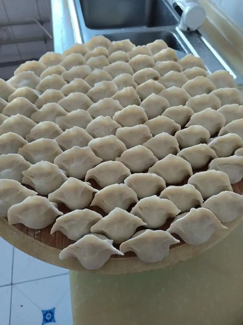 手工饺子 #想吃的来吧 配合防疫在家包饺子有吃的不?# - 抖音