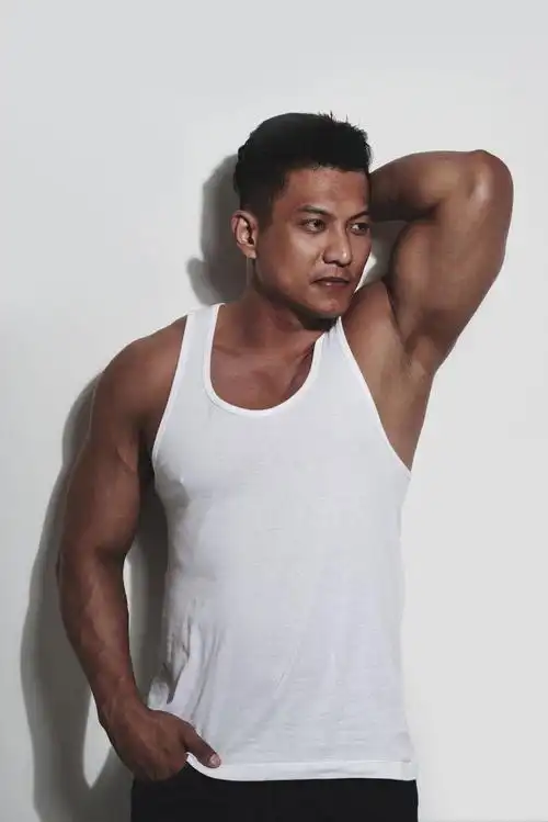 243179走道上帅气的肌肉男图片id: 243178健身男人的性感肌肉图片id