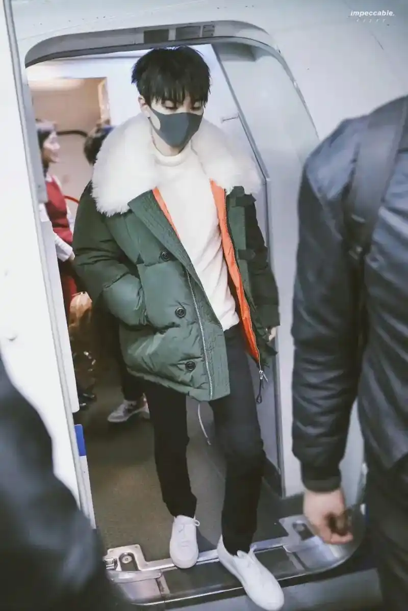 是你"见过的王俊凯机场图嘛?"我想将对你的思念寄予散落的星星 - 抖音