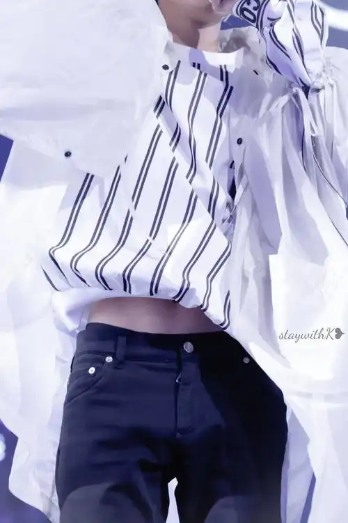 易烊千玺和王源的腹肌显而易见,王俊凯未见全貌却更诱人|tfboys