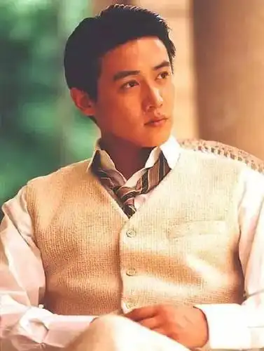 曾经的内地四小天王保剑锋侧颜看着超像古巨基饰演的何书桓