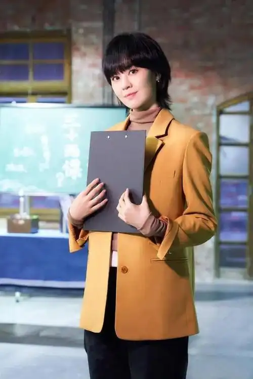 春晚实力派郁可唯个人资料简介:30岁被逼婚,40岁还单身,啥样的男人配