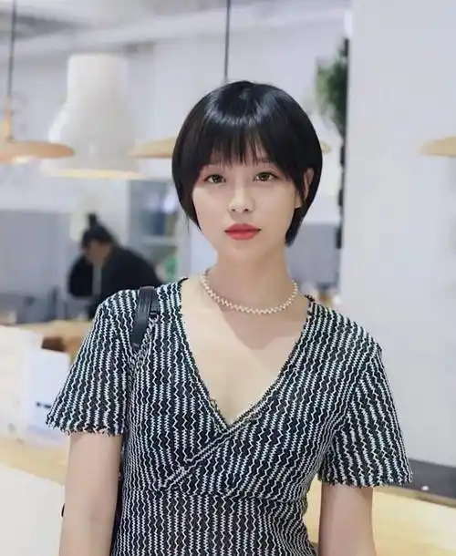 女人过了50岁,不知道留什么发型?