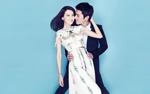 唐嫣罗晋甜蜜合照 唐嫣罗晋领衔十大因戏结缘明星情侣(4)