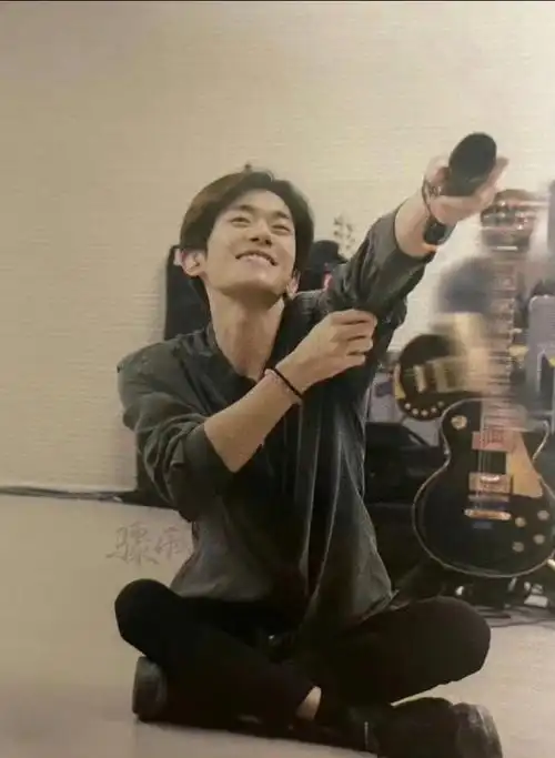 是不是易烊千玺脚已经好了,可以跳舞了?#易烊千玺开始练舞了