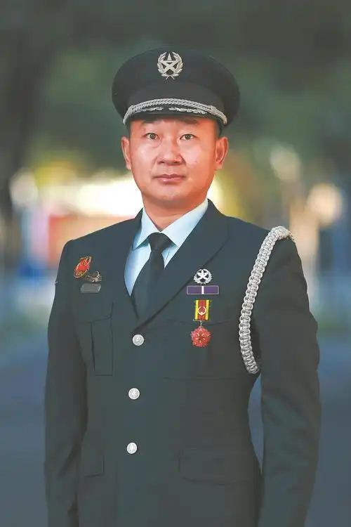 【榜样】"生来为军" 初心不改 ——记"中国武警忠诚卫士",武警安徽