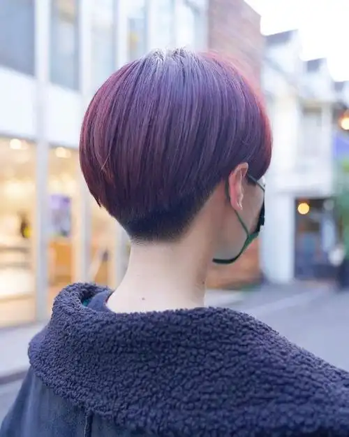 搓边头顾名思义,就是把发际线边缘用电推子搓上去,算是短发当中比较