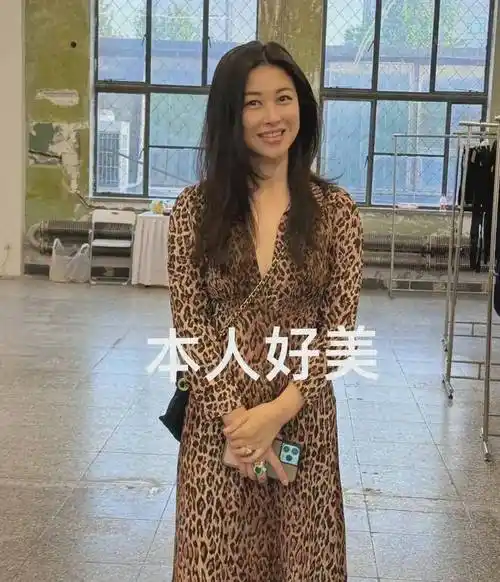 朱珠打了多少明星的脸!在北京开二手集市,珠宝奢侈品20元起卖!