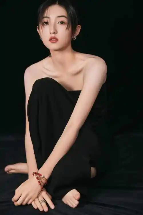 张子枫比周冬雨还牛!