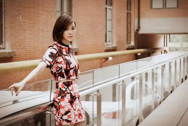 李佳熹周末父母表现抢眼时尚大方却偏爱拱火