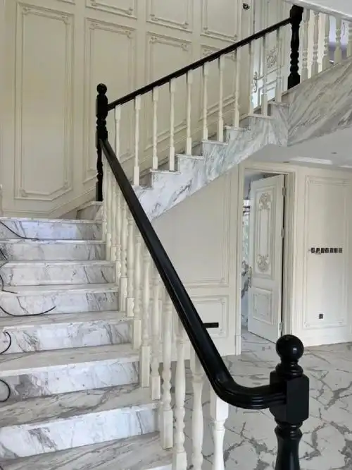 北欧风楼梯黑白楼梯扶手打造出优雅高级感